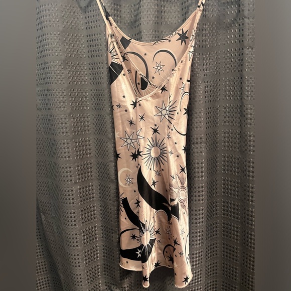 Crisscross back nightie - Picture 3 of 3